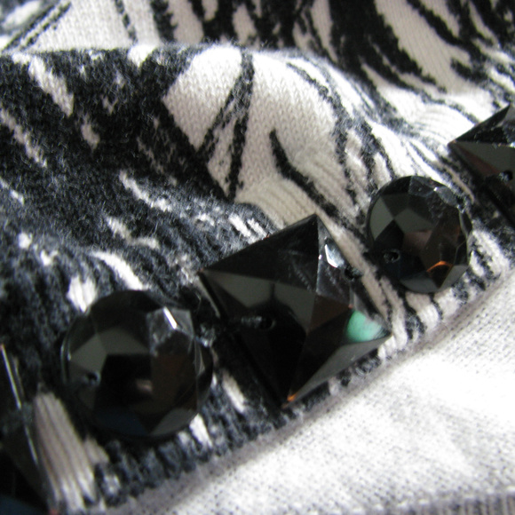 Artsy Impressionist Shrug by Kenar Jeweled - Picture 4 of 8